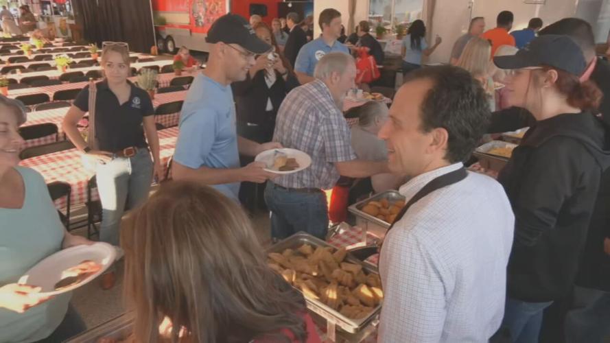 Louisville Mayor Craig Greenberg serves food at Kentucky State Fair commodity breakfast