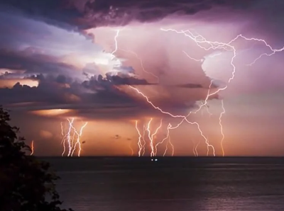 New WORLD record for longest lightning bolt