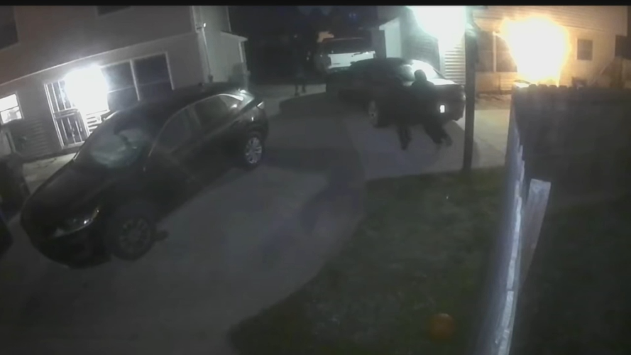 Armed thieves in Louisville's Third Division