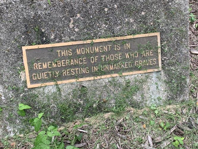 Unmarked Graves plaque.JPG