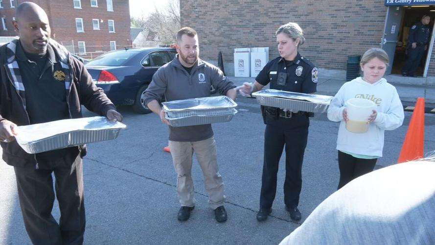 LMPD officers deliver Thanksgiving meals on Nov. 23, 2022