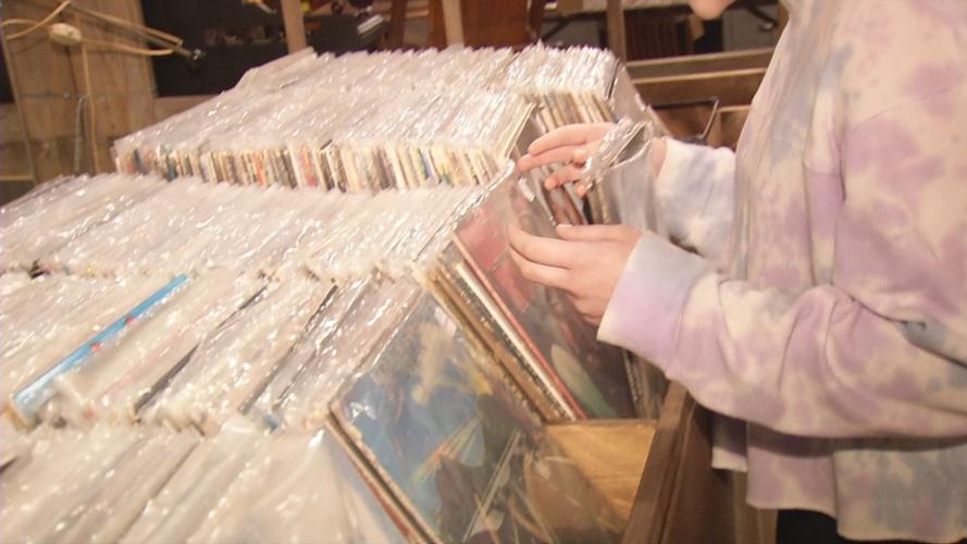 fleur de flea grand opening.png