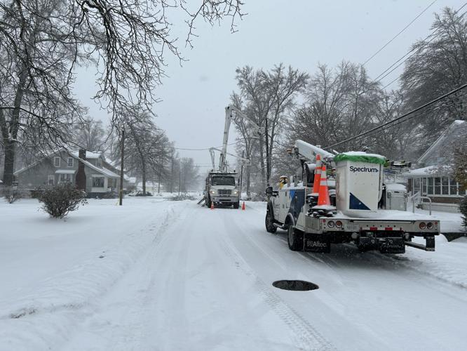 LG&E and Utility Trucks on Palatka Road and Bruce Avenue