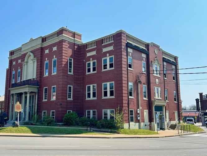 Elizabethtown courthouse plaques stolen