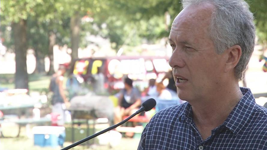 Greg Fischer talking about heat at Iroquois Park