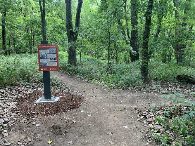 Shawnee Park hiking trail