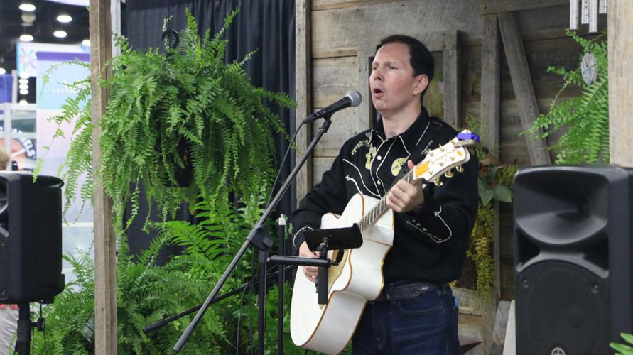 KENTUCKY STATE FAIR 2019 - ENTERTAINMENT GUITAR PLAYER (7).jpg