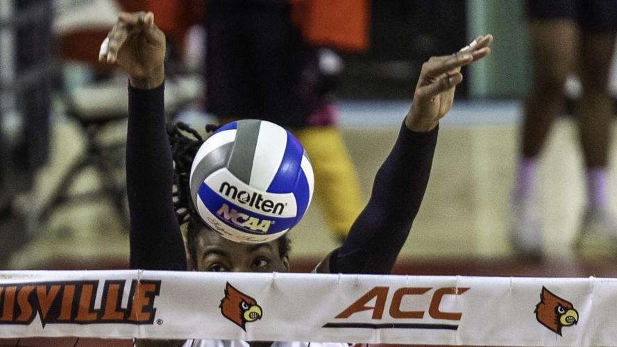 Louisville_Volleyball_9700.jpg