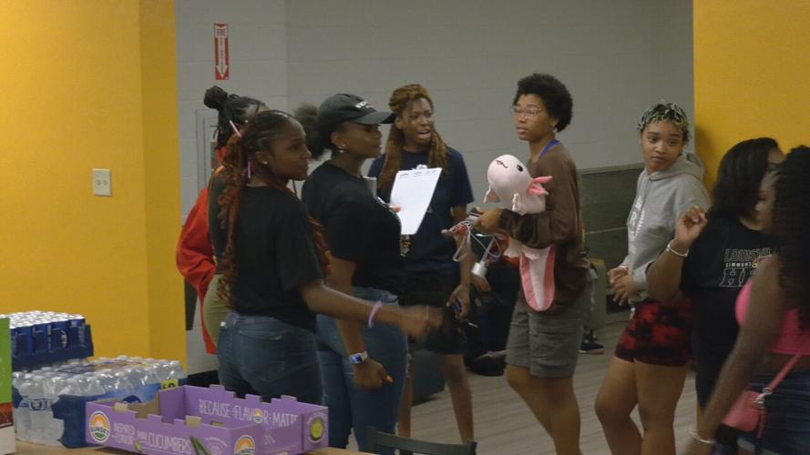 SIMMONS MAJOR MOVE IN DAY