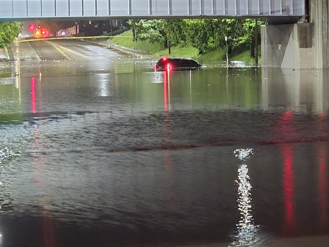 7th street road oak street wdrb photo.jpg