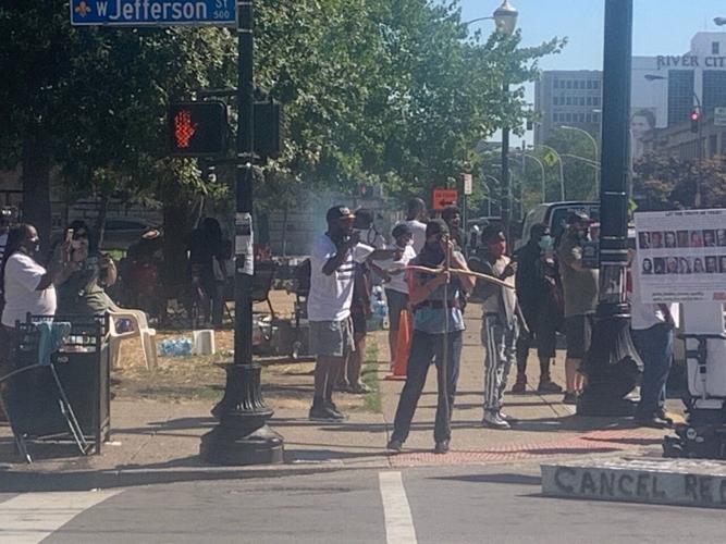 6th and Jefferson furniture blocking road 8-8-20 (protesters in park)