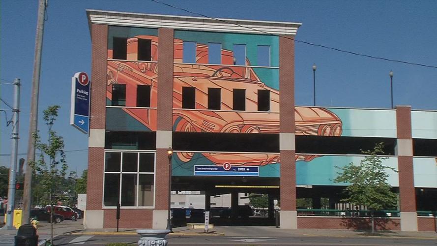New mural on side of WesBanco building in downtown New Albany
