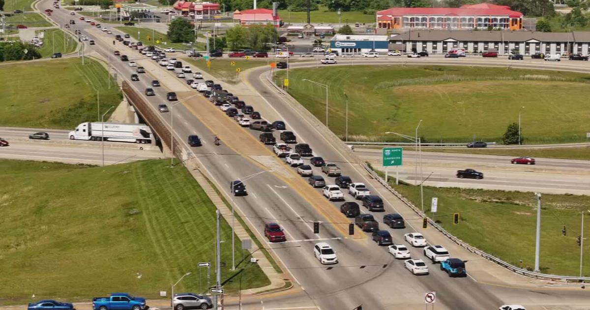 Shepherdsville drivers stuck in growing traffic on Highway 44