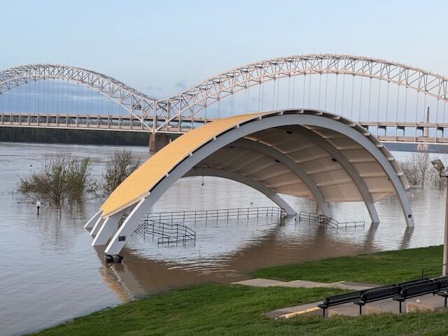 Downtown New Albany river levels 4.7.25
