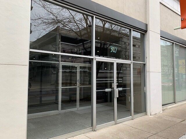 DOWNTOWN LOUISVILLE - EMPTY STORE FRONT - 1-30-2023 1.jpg