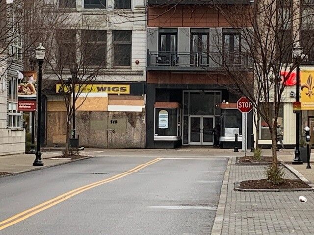 DOWNTOWN LOUISVILLE - EMPTY STORE FRONT - 1-30-2023 2.jpg