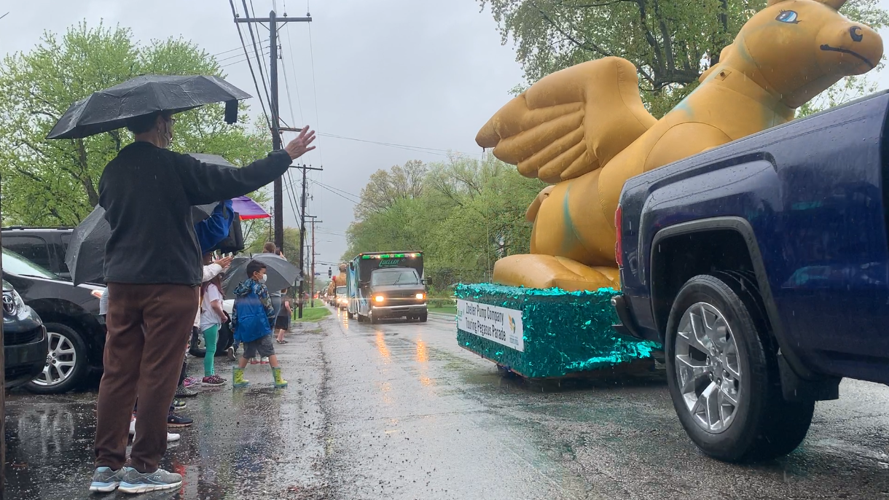 A woman waves at a float in the 2021 Pegasus Parade (4/10/21)