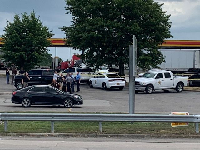 LOVES TRUCK STOP - MEMPHIS INDIANA - POLICE SITUATION - 7-16-19 2.jpg