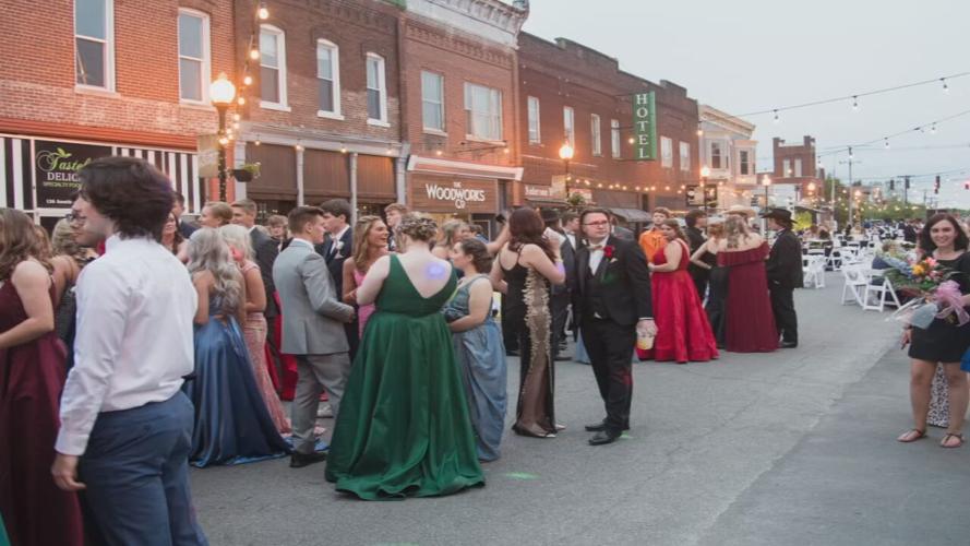 Anderson County High School students attend prom
