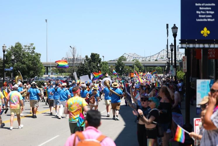 Marchers move toward Waterfront Park