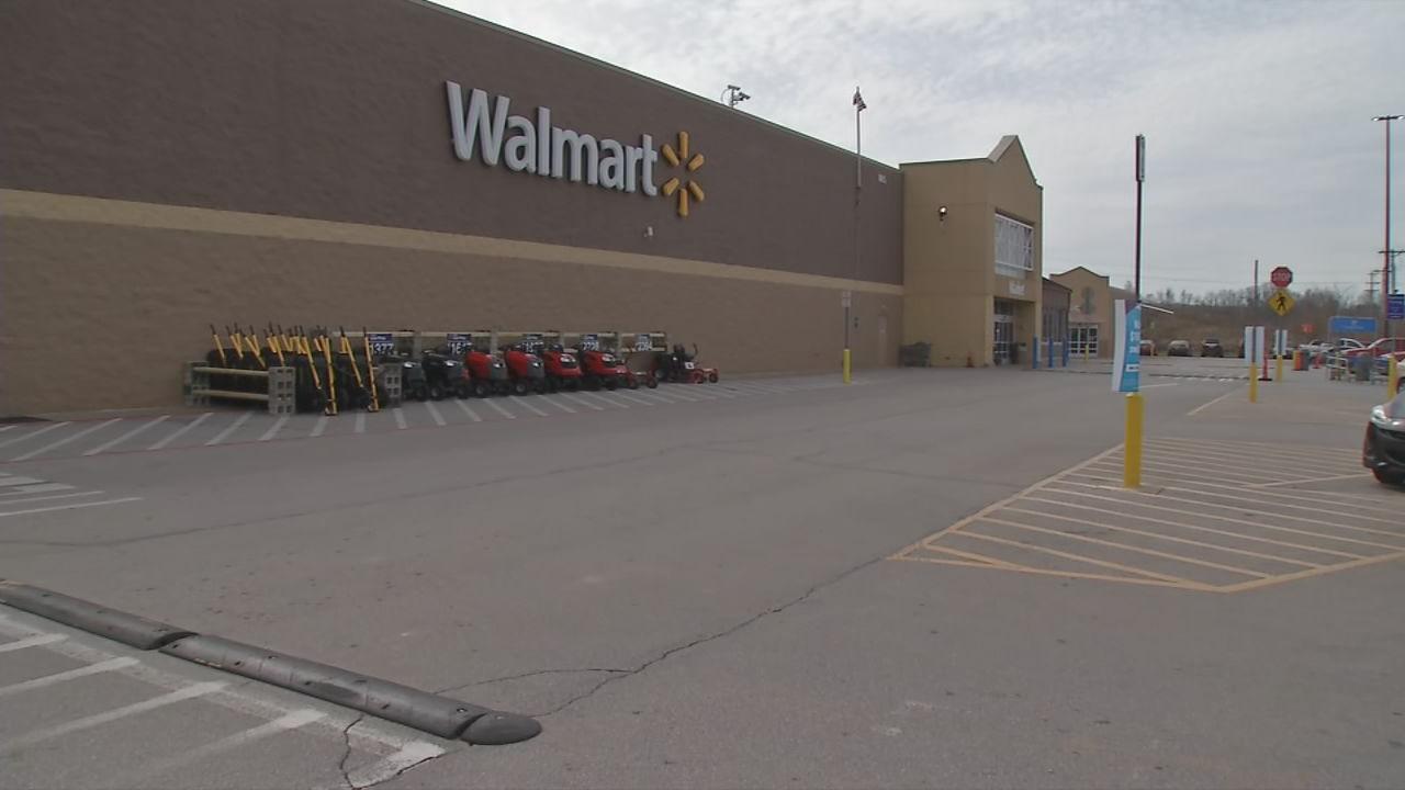 Walmart scaling back business hours �until further notice