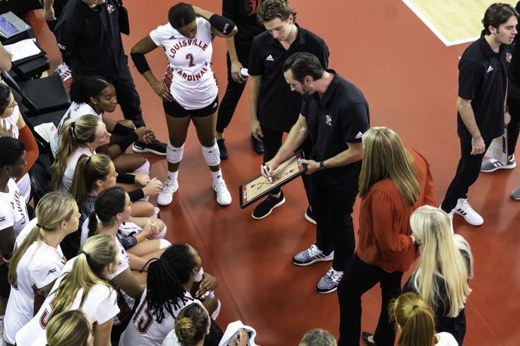 Louisville_Volleyball_9748.jpg