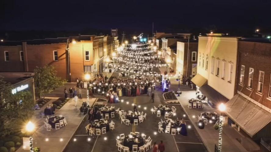 Anderson County High School students attend prom