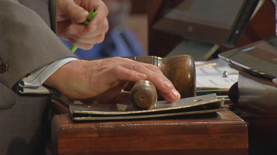 Kentucky General Assembly - hand over gavel