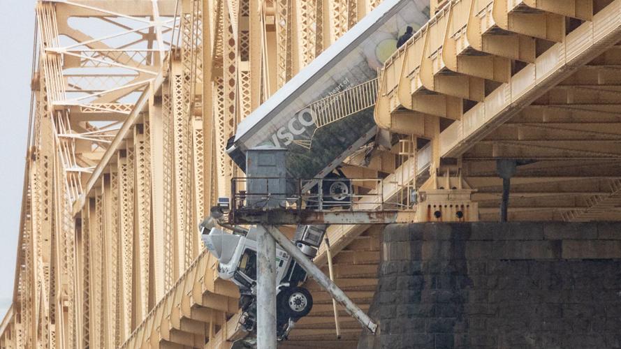 Bridge truck