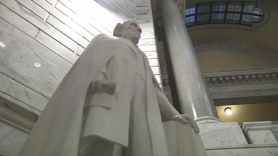 Jefferson Davis statue Kentucky Capitol.jpg