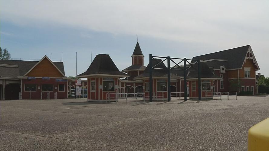 Kentucky Kingdom entrance.jpeg