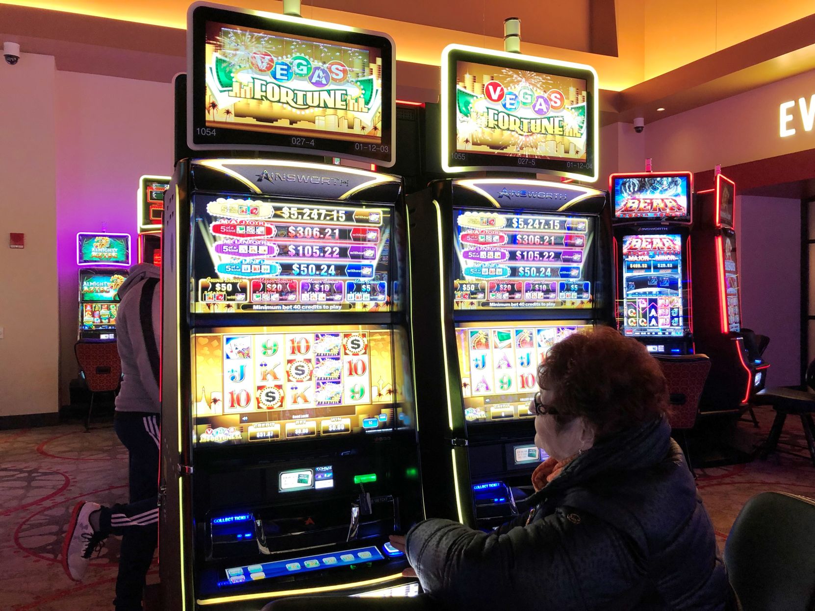 how to win on hhr slot machines