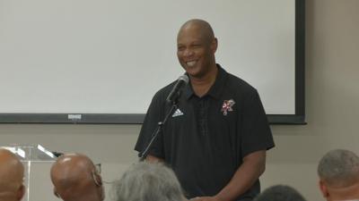 Kenny Payne speaks at St. Stephen Church