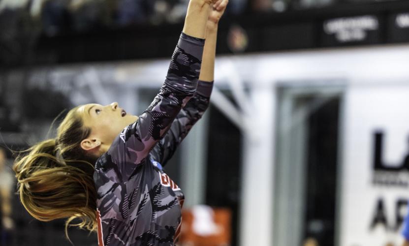 Louisville_Volleyball_9751.jpg