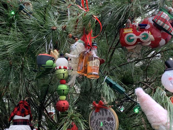 JINGLE TREE ORNAMENTS 2023  (9).jpg