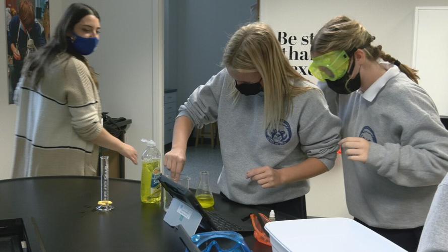 Sacred Heart students work in new science lab