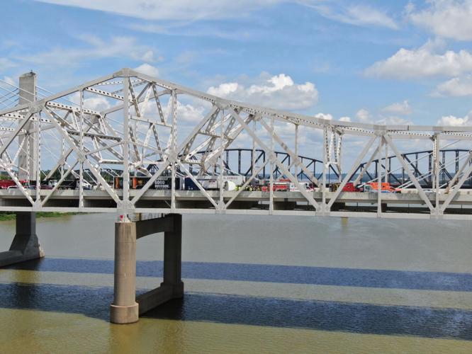Several trucks crash on Kennedy Bridge