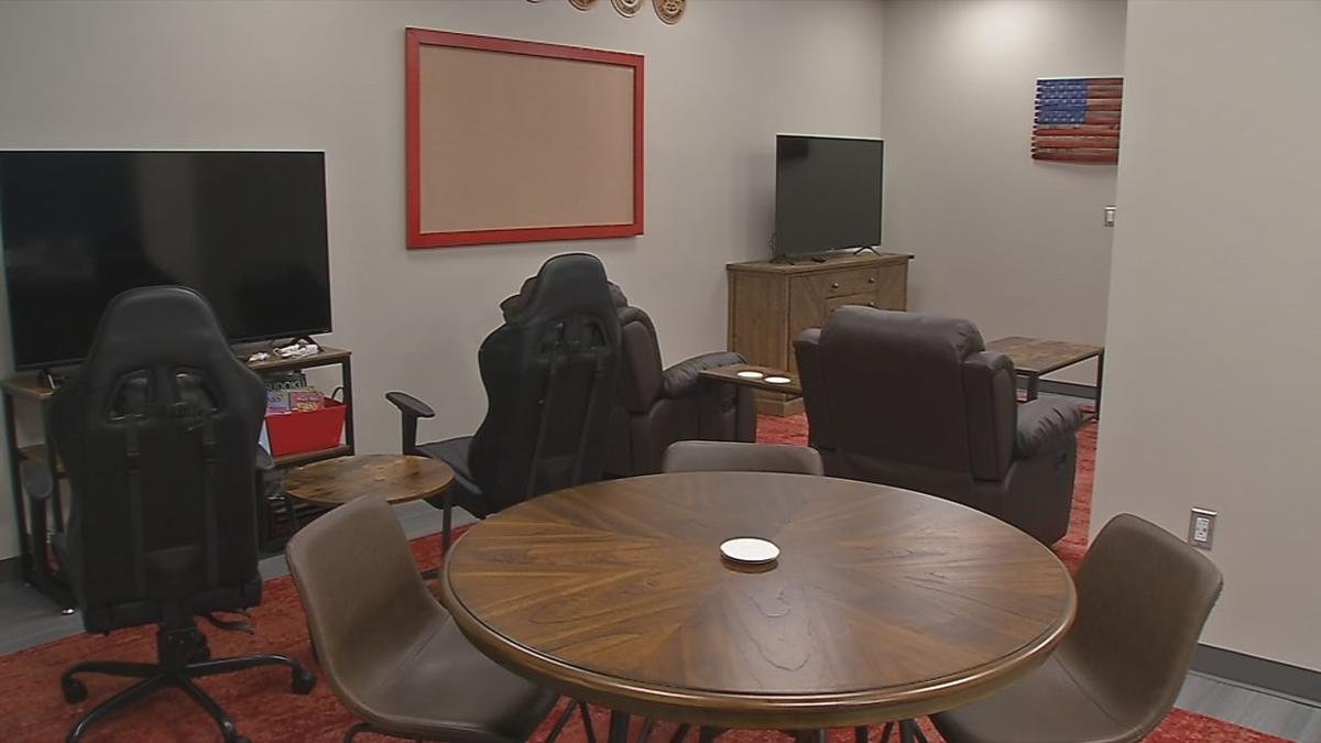 USO Lounge for military families opens at Louisville&#39;s airport | News | 0