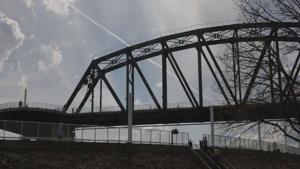 Louisville activists warn Big Four Bridge chaos highlights growing teen social media trend