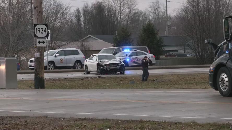 2-vehicle crash on Greenbelt Highway in Louisville