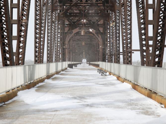 Snow on top of Walking Bridge.JPG