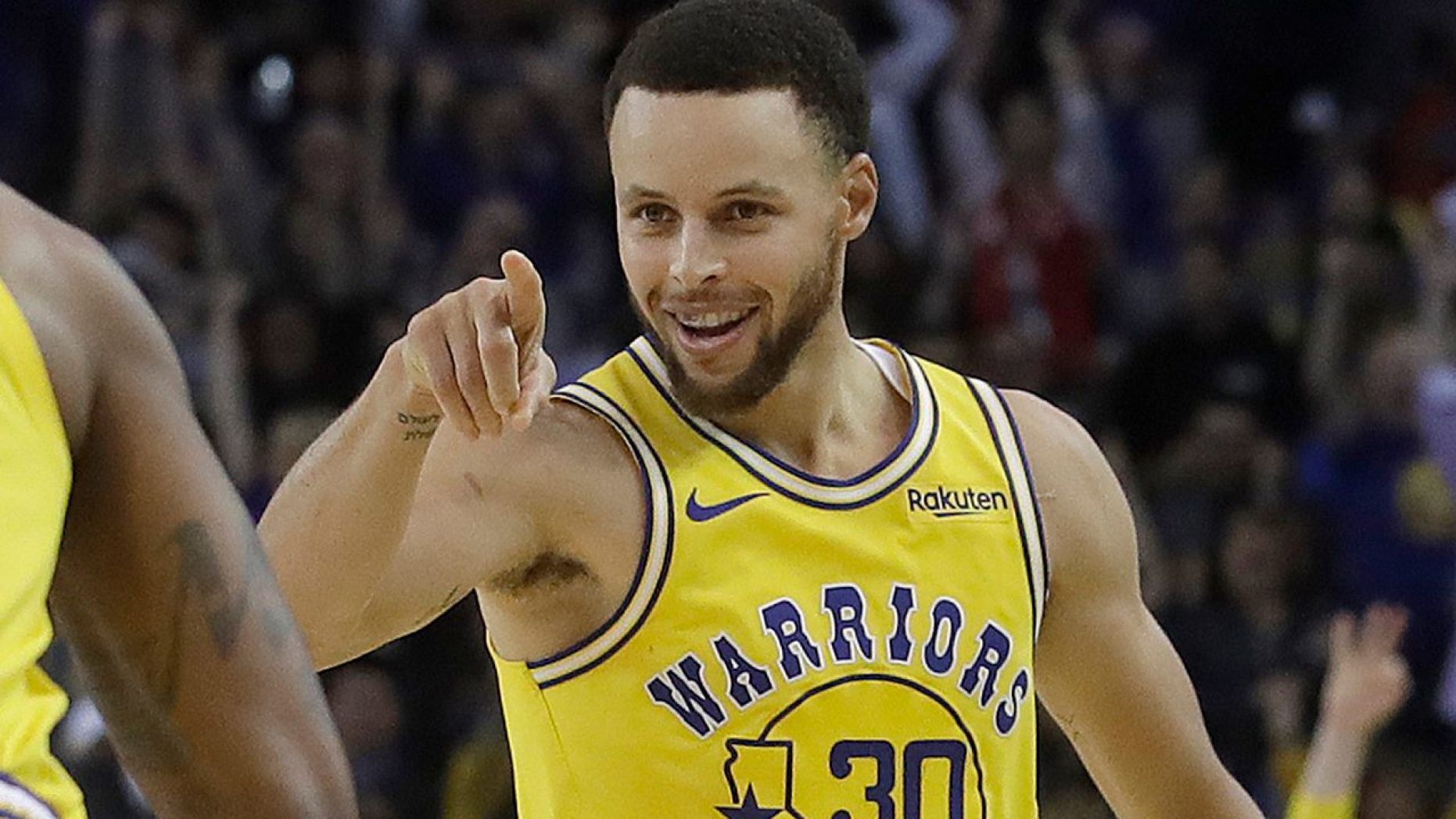 NBA Star Steph Curry Reveals He’s Been Hitting 3's With Blurry Vision ...