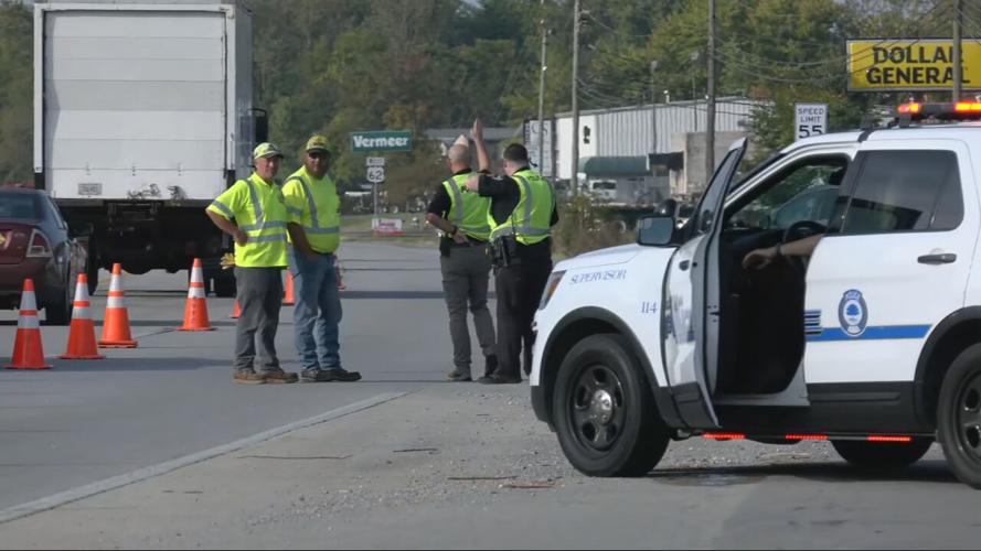 FALL CRASH - ELIZABETHTOWN US 31 W BYPASS SIGN FELL - 9-29-2023 (1).jpeg