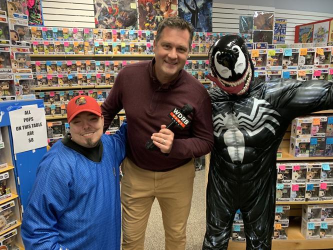 Keith Kaiser poses with LouisvilleCon fans