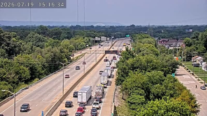 I-264 WEST AT BELLS LANE CRASH