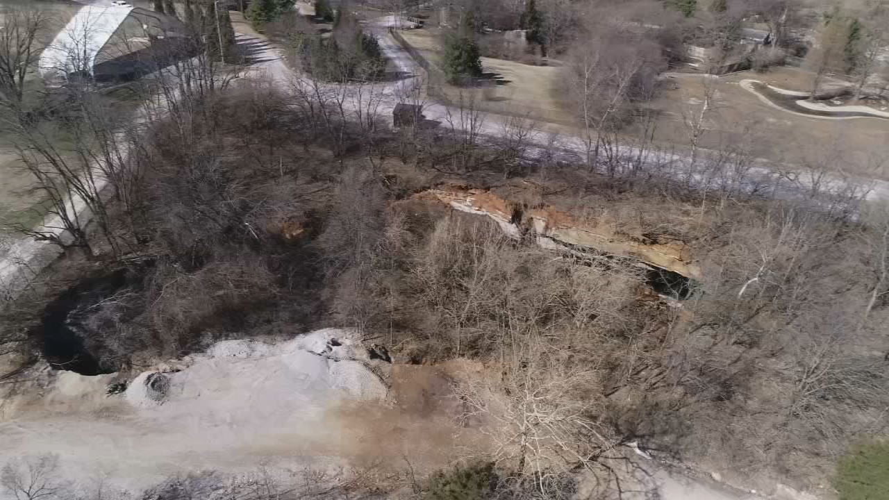IMAGES | Experts monitor sinkhole, as Louisville Zoo and Mega