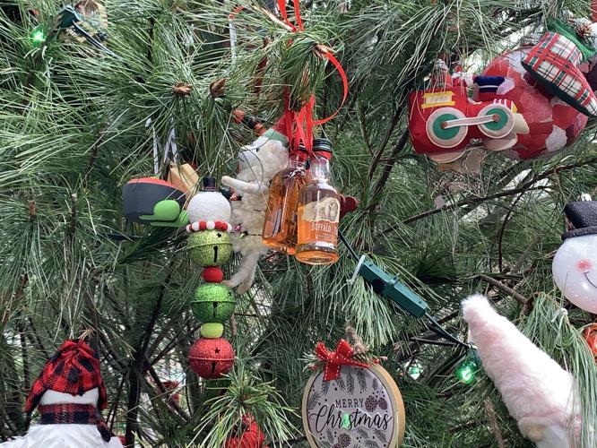 JINGLE TREE ORNAMENTS 2023  (10).jpg