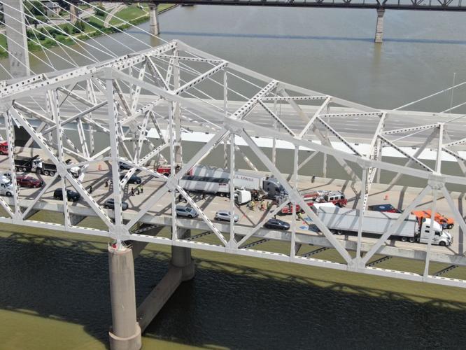 Multi-truck collision on Kennedy Bridge