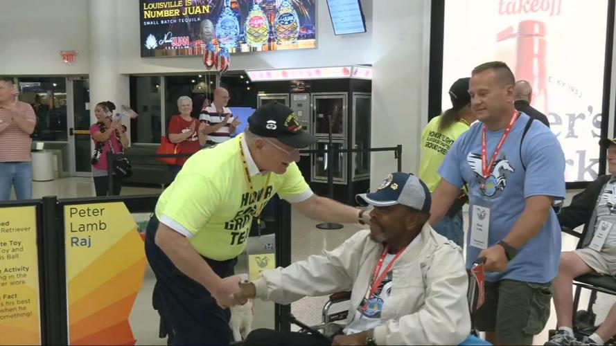 Honor Flight returns to Louisville 9-7-22 (6).jpeg
