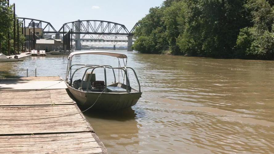 Ohio River way paddlers